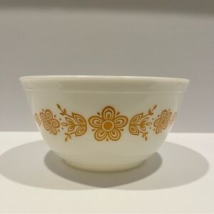 Pyrex Butterfly Gold Mixing Serving Bowl